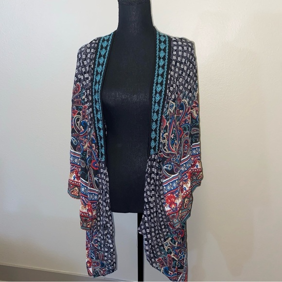 Flying Tomato Black and Teal Patterned Kimono - Picture 2 of 4